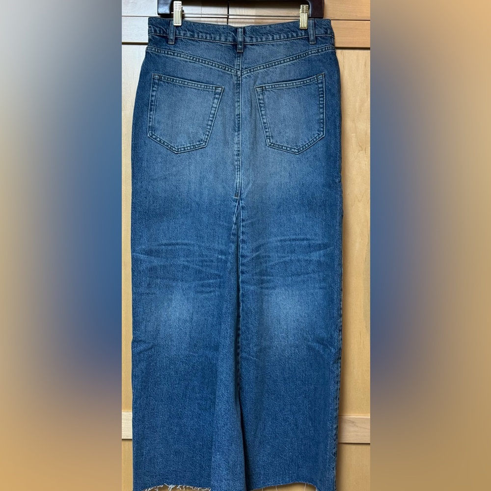 Reformation denim skirt size 28, never worn. Tags still on.